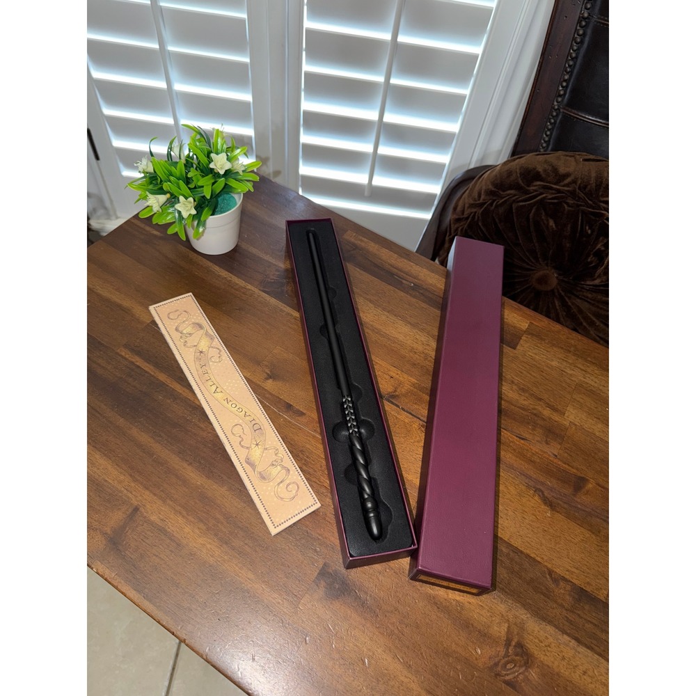Universal Studios Harry Potter Ginny Weasley Interactive Wand with Box & Map